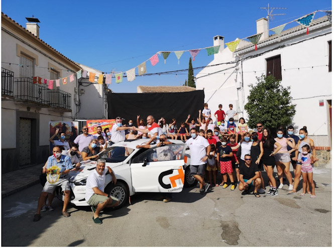 Foto de familia tras la firma del convenio (RALLY CIUDAD DE GRANADA)