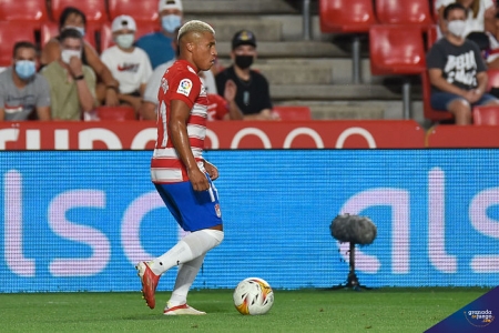 Machís, durante la primera jornada de liga ante el Valencia (JOSÉ M. BALDOMERO) Machís, durante la primera jornada de liga ante el Valencia (JOSÉ M. BALDOMERO)