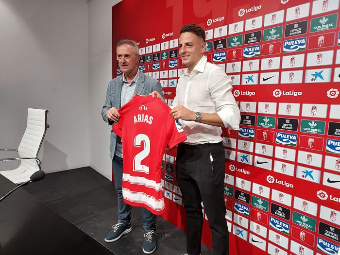 Pep Boada, junto a Santiago Arias durante la presentación del colombiano este mediodía (FRAN CALVO)