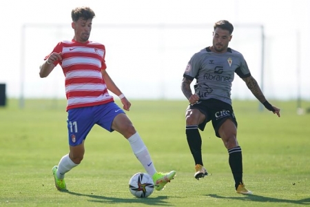 Cristian Gutiérrez se intenta ir de un jugador del Real Murcia (CANTERA NAZARÍ) 