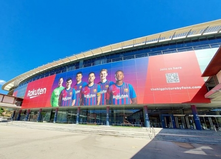 imagen exterior del Camp Nou, ya sin Leo Messi en la fachada principal (FRAN CALVO) imagen exterior del Camp Nou, ya sin Leo Messi en la fachada principal (FRAN CALVO)