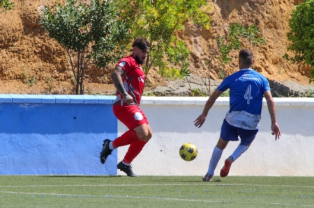 Atlético Monachil y Loja igualaron en el derbi (ENCARNI QUESADA)