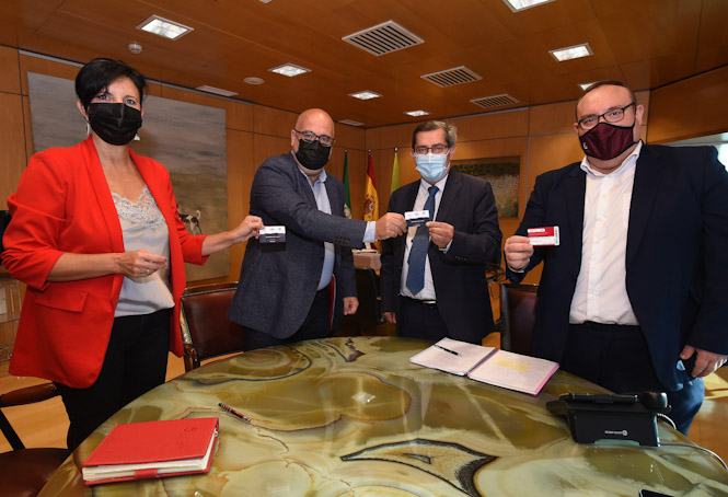 Imagen de la reunión con el presidente de RACA (R. MARTÍNEZ / DIPGRA) 