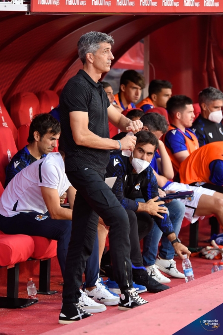 Imanol Alguacil, entrenador de la Real Sociedad, en los momentos previos al duelo contra el Granada (JOSÉ M. BALDOMERO) Imanol Alguacil, entrenador de la Real Sociedad, en los momentos previos al duelo contra el Granada (JOSÉ M. BALDOMERO)
