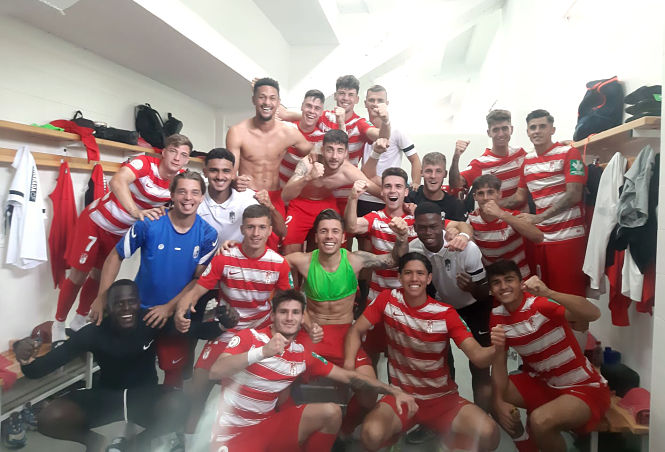 El Recreativo celebró la victoria en vestuarios (GRANADA CF) 