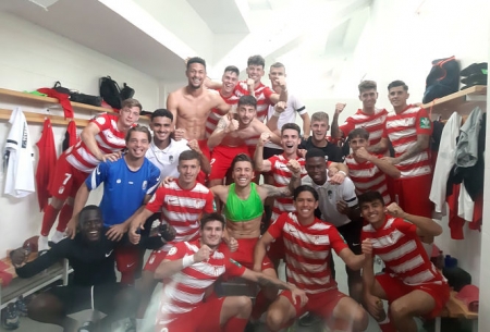 El Recreativo celebró la victoria en vestuarios (GRANADA CF) El Recreativo celebró la victoria en vestuarios (GRANADA CF)