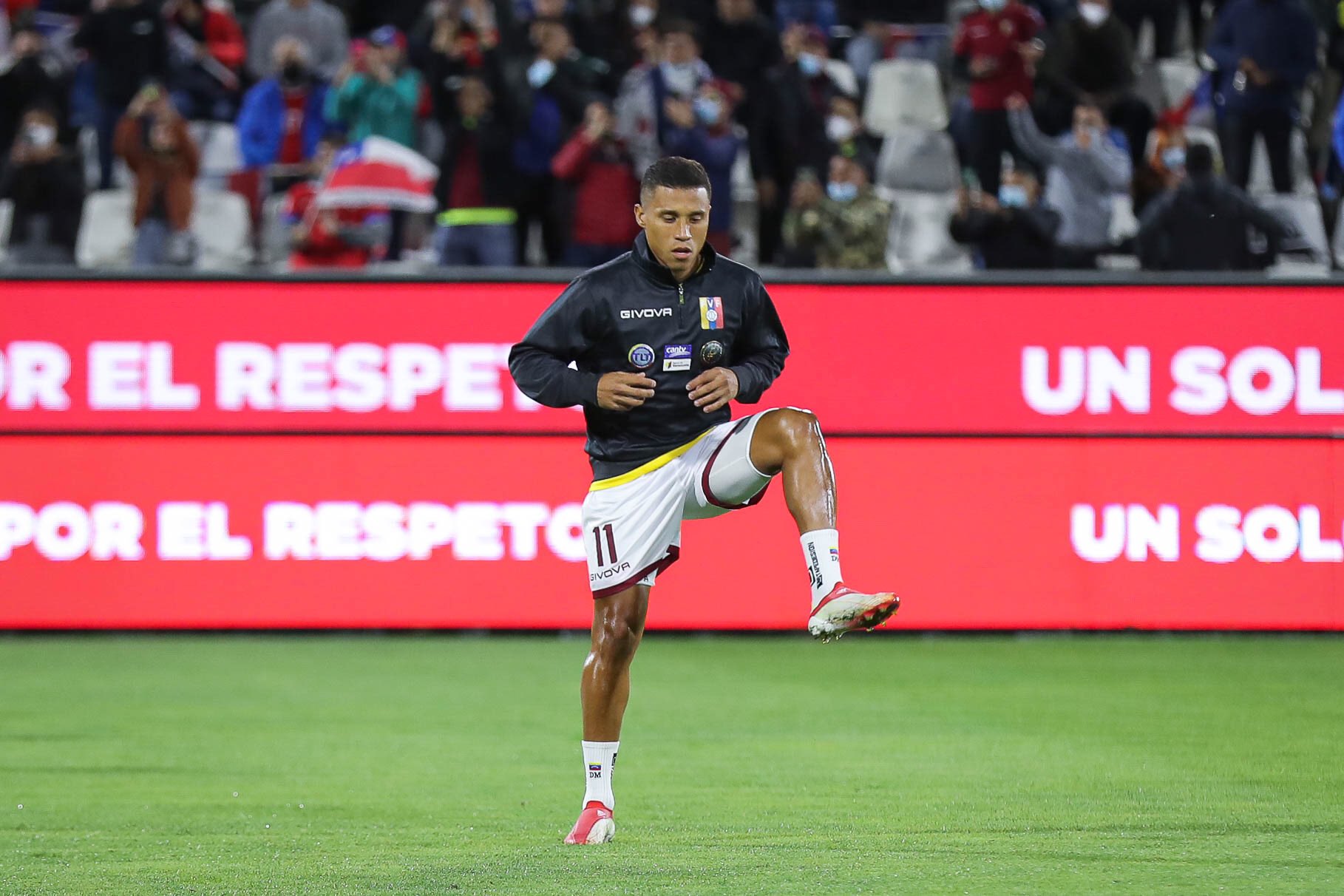 Machís, durante el calentamiento ayer con Venezuela en los prolegómenos del duelo ante Chile (SELECCIÓN VENEZUELA)