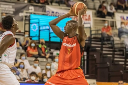 Petit Niang será duda ante Leyma Coruña (JOSÉ VELASCO) Petit Niang será duda ante Leyma Coruña (JOSÉ VELASCO)