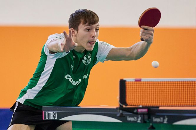 Arnau Pons durante el partido (FERMÍN RODRÍGUEZ)