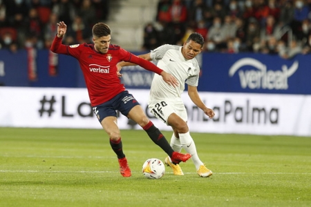 Carlos Bacca, durante el partido en `El Sada` (OSASUNA) Carlos Bacca, durante el partido en `El Sada` (OSASUNA)