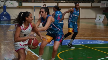 El Manuela Fundación se llevó un disputado partido (RACA) El Manuela Fundación se llevó un disputado partido (RACA)