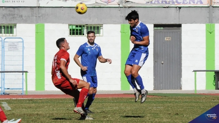 Lance del partido entre Maracena y Casabermeja (JOSÉ M. BALDOMERO) Lance del partido entre Maracena y Casabermeja (JOSÉ M. BALDOMERO)
