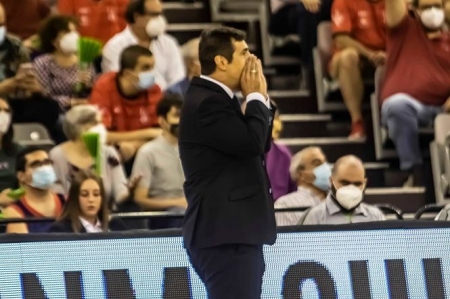 Pablo Pin da instrucciones en un partido (JOSÉ VELASCO) Pablo Pin da instrucciones en un partido (JOSÉ VELASCO)
