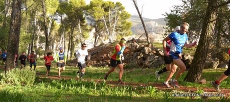 Corredores en la trail Abades Stone Race (ABADES STONE RACE) 