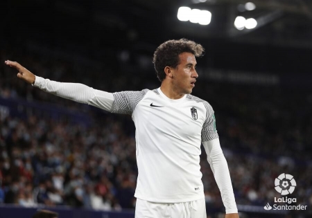 Luis Milla, durante el encuentro en el `Ciutat de Valencia` (LALIGA) Luis Milla, durante el encuentro en el `Ciutat de Valencia` (LALIGA)