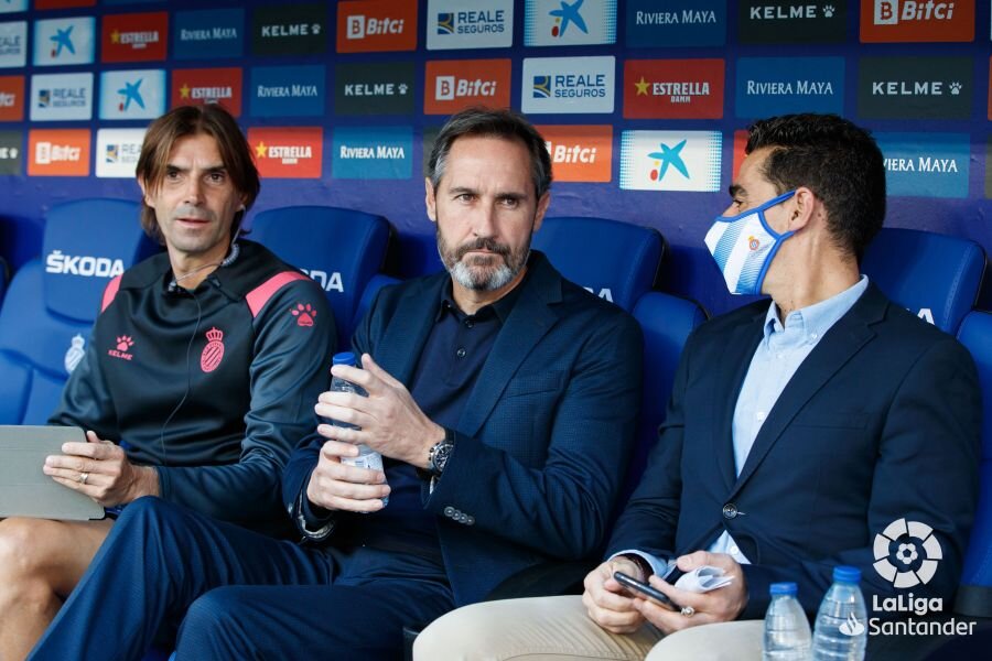 Vicente Moreno, en los instantes previos al Espanyol - Granada (LALIGA)