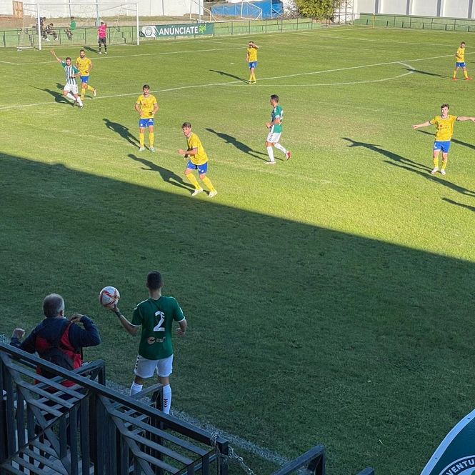 Torremolinos y Huétor Tájar disputaron un intenso partido (FACEBOOK JUVENTUD DE TORREMOLINOS) 
