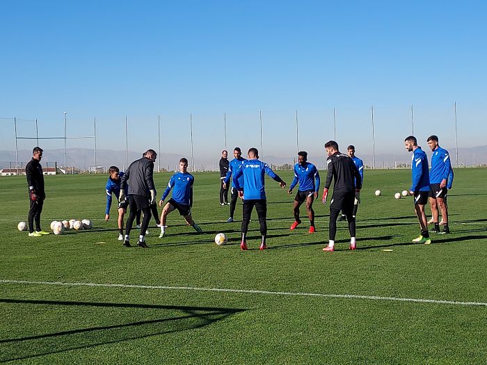El Granada realizará cinco sesiones esta semana antes de recibir al Real Madrid (FRAN CALVO)