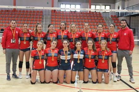 Equipo del Universidad de Granada de voleibol femenino con su medalla de plata (UGR)