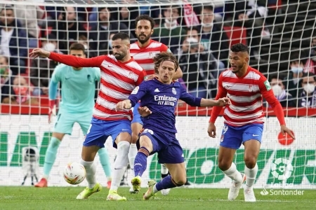 El Granada dio la cara, pero cayó ante el Real Madrid en `Los Cármenes` (LALIGA) El Granada dio la cara, pero cayó ante el Real Madrid en `Los Cármenes` (LALIGA)