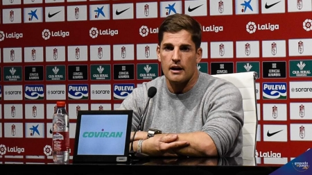 Robert Moreno, durante la rueda de prensa post partido ante el Alavés (JOSÉ M. BALDOMERO) Robert Moreno, durante la rueda de prensa post partido ante el Alavés (JOSÉ M. BALDOMERO)