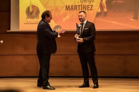 Diego Martínez recibe su galardón (JOSÉ VELASCO) Diego Martínez recibe su galardón (JOSÉ VELASCO)