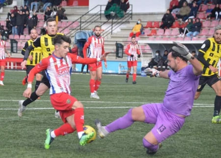 Falin ante el cancerbero del conjunto almeriense (LÁZARO) Falin ante el cancerbero del conjunto almeriense (LÁZARO)