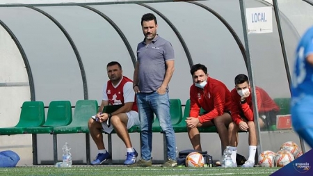 Manuel Moreno `Rizos` durante un partido de esta temporada (JOSÉ M. BALDOMERO) Manuel Moreno `Rizos` durante un partido de esta temporada (JOSÉ M. BALDOMERO)