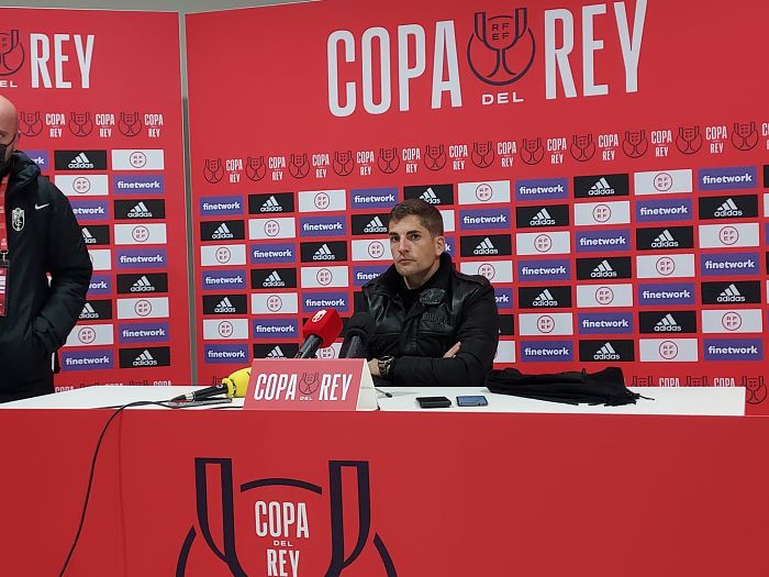 Robert Moreno, al comienzo de la rueda de prensa posterior contra el Mancha Real (FRAN CALVO)