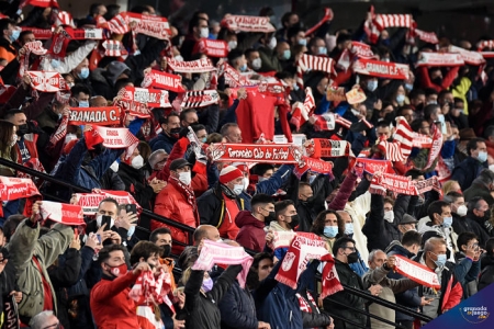 El Granada ya ha puesto a la venta las entradas para el partido contra el Barcelona (JOSÉ M. BALDOMERO) El Granada ya ha puesto a la venta las entradas para el partido contra el Barcelona (JOSÉ M. BALDOMERO)