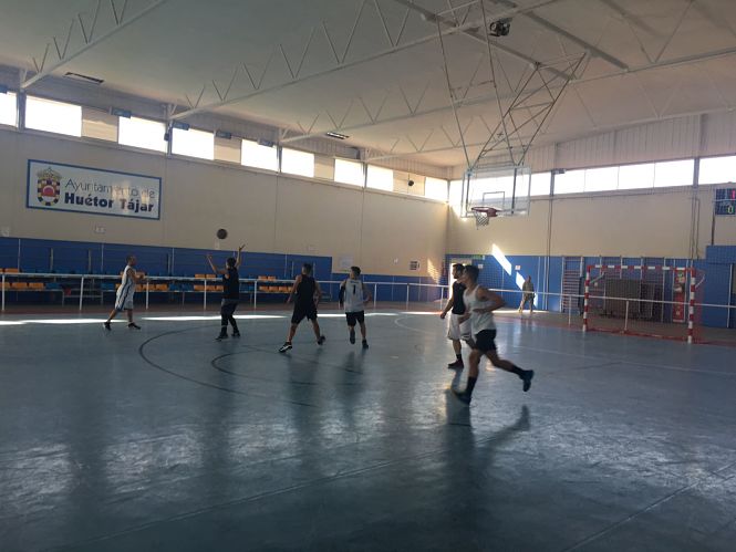 Torneo anterior de baloncesto en el pabellón de Huétor Tájar (AYTO. HUÉTOR TÁJAR) 
