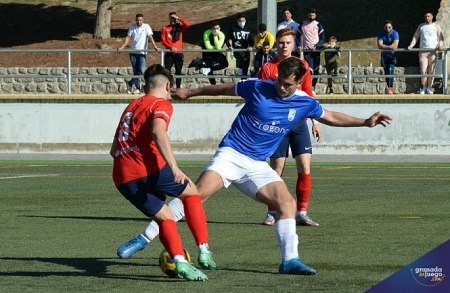 Alfacar Atlético y Churriana disputaron un intenso partido (J. PALMA) Alfacar Atlético y Churriana disputaron un intenso partido (J. PALMA)