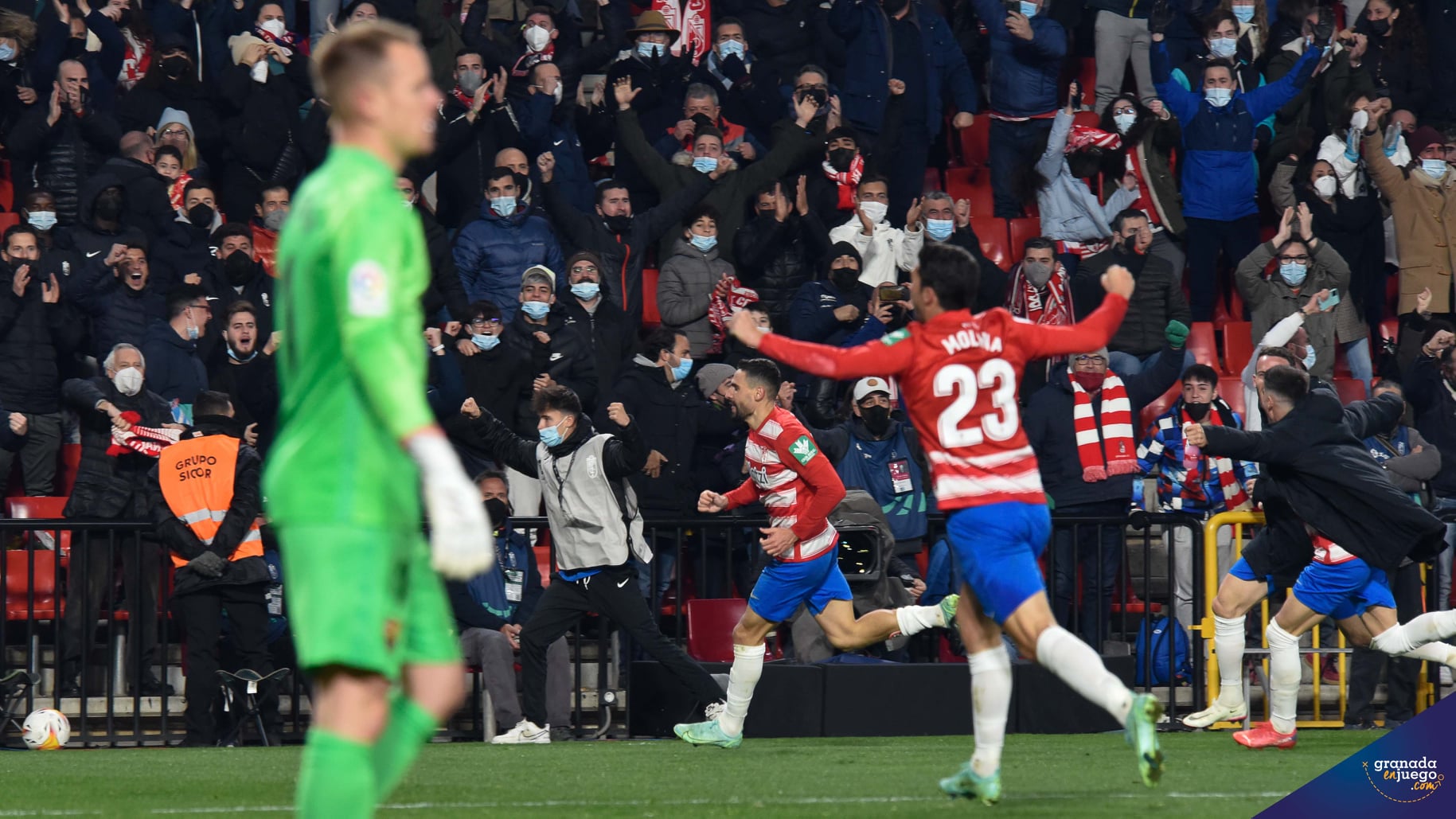 El Granada logró un empate heroico e histórico ante el Barcelona gracias al tanto de Puertas (JOSÉ M. BALDOMERO)