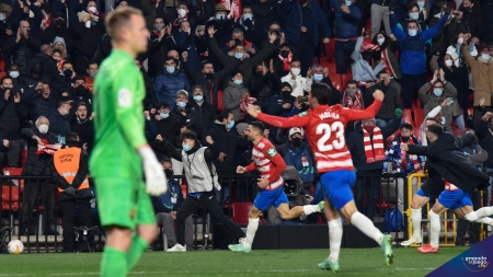 El Granada logró un empate heroico e histórico ante el Barcelona gracias al tanto de Puertas (JOSÉ M. BALDOMERO) El Granada logró un empate heroico e histórico ante el Barcelona gracias al tanto de Puertas (JOSÉ M. BALDOMERO)