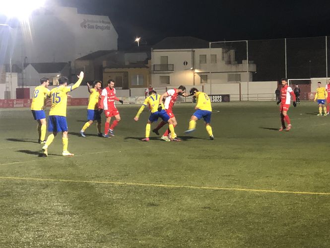 El Agroisa Huétor Tájar cayó derrotado en Torreperogil (CD TORREPEROGIL) 