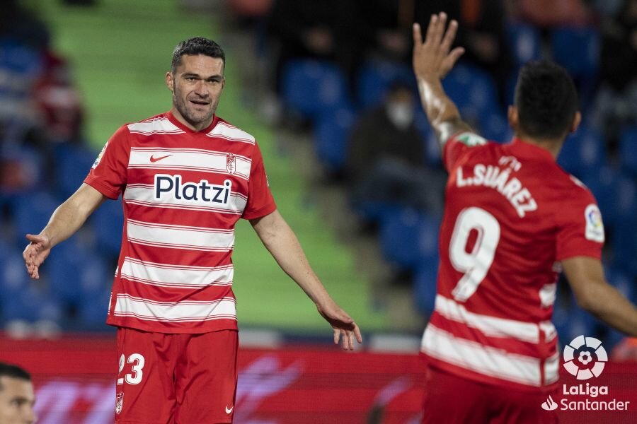 Luis Suárez festeja el primer tanto de Luis Suárez, al que asistió en la jugada (LALIGA)