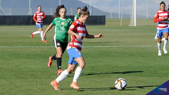 Carol Hernández regresa a una convocatoria del Granada Femenino después de superar sus molestias (JOSÉ M. BALDOMERO)