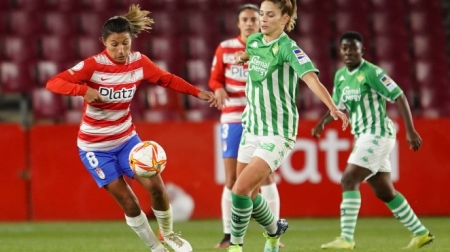 Pamela González, en el partido de Copa ante el Betis en el `Nuevo Los Cármenes` (GCF) Pamela González, en el partido de Copa ante el Betis en el `Nuevo Los Cármenes` (GCF)