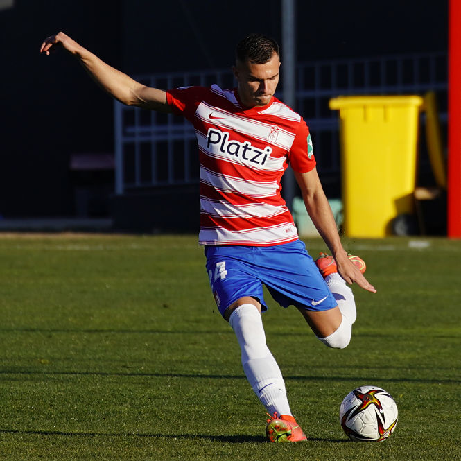 Brau durante una acción del partido (GRANADA CF) 