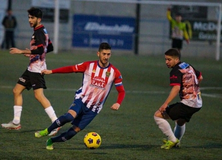 Fran Machado avanza con el balón (JORGE LOZANO) 