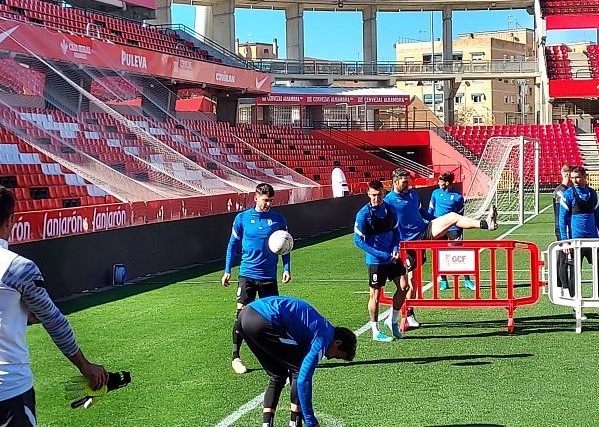 Neva, durante el entrenamiento del viernes en el `Nuevo Los Cármenes` (FRAN CALVO)