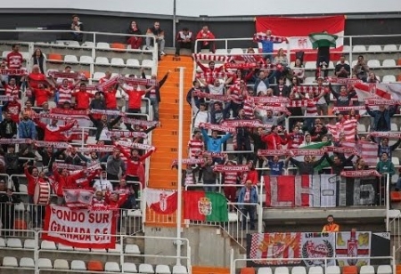 Aficionados del Granada en un anterior desplazamiento a Mestalla (YOUTUBE) Aficionados del Granada en un anterior desplazamiento a Mestalla (YOUTUBE)