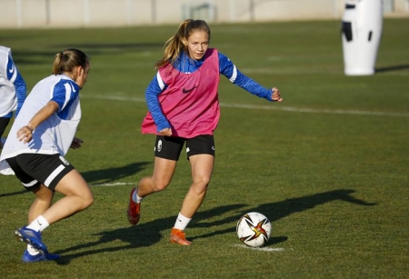 Imagen de un entrenamiento reciente del Granada Femenino en la Ciudad Deportiva (GCF) Imagen de un entrenamiento reciente del Granada Femenino en la Ciudad Deportiva (GCF)