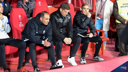 Robert Moreno, en los momentos previos al encuentro contra el Cádiz (JOSÉ M. BALDOMERO) Robert Moreno, en los momentos previos al encuentro contra el Cádiz (JOSÉ M. BALDOMERO)
