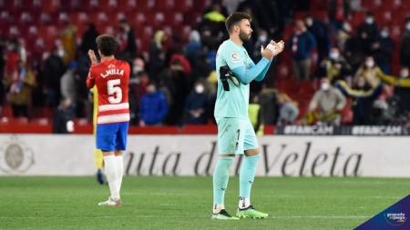 Maximiano volvió a ser el mejor del Granada CF (JOSÉ M. BALDOMERO) Maximiano volvió a ser el mejor del Granada CF (JOSÉ M. BALDOMERO)