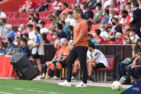 Robert Moreno deja de ser entrenador del Granada (JOSÉ M. BALDOMERO) Robert Moreno deja de ser entrenador del Granada (JOSÉ M. BALDOMERO)