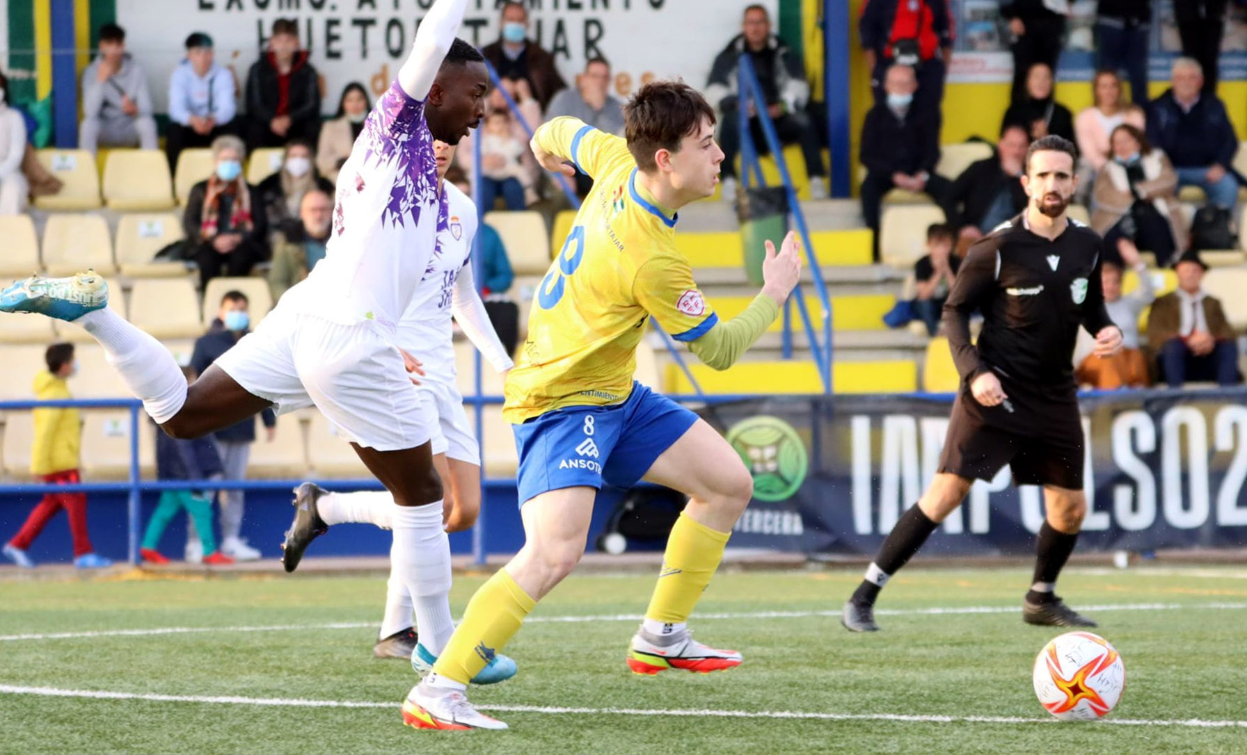 El CD Huétor Tájar juega en casa ante el Torremolinos (JOSÉ ANDRÉS FERNÁNDEZ)