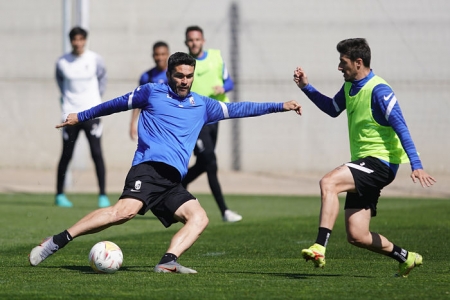 Jorge Molina y Escudero, en una acción del entrenamiento de este miércoles en la Ciudad Deportiva (PEPE VILLOSLADA / GCF) Jorge Molina y Escudero, en una acción del entrenamiento de este miércoles en la Ciudad Deportiva (PEPE VILLOSLADA / GCF)