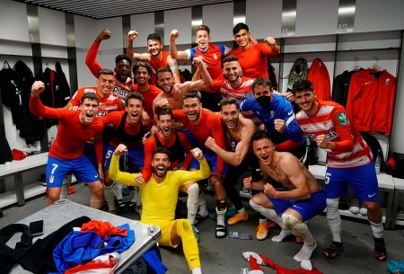 El Granada festeja en el vestuario de Mendizorroza el triunfo sobre el Alavés (GCF)