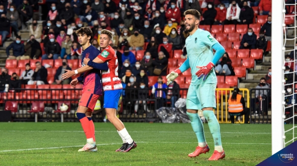 Imagen del Granada - Atlético de Madrid de la primera vuelta (JOSÉ M. BALDOMERO) Imagen del Granada - Atlético de Madrid de la primera vuelta (JOSÉ M. BALDOMERO)